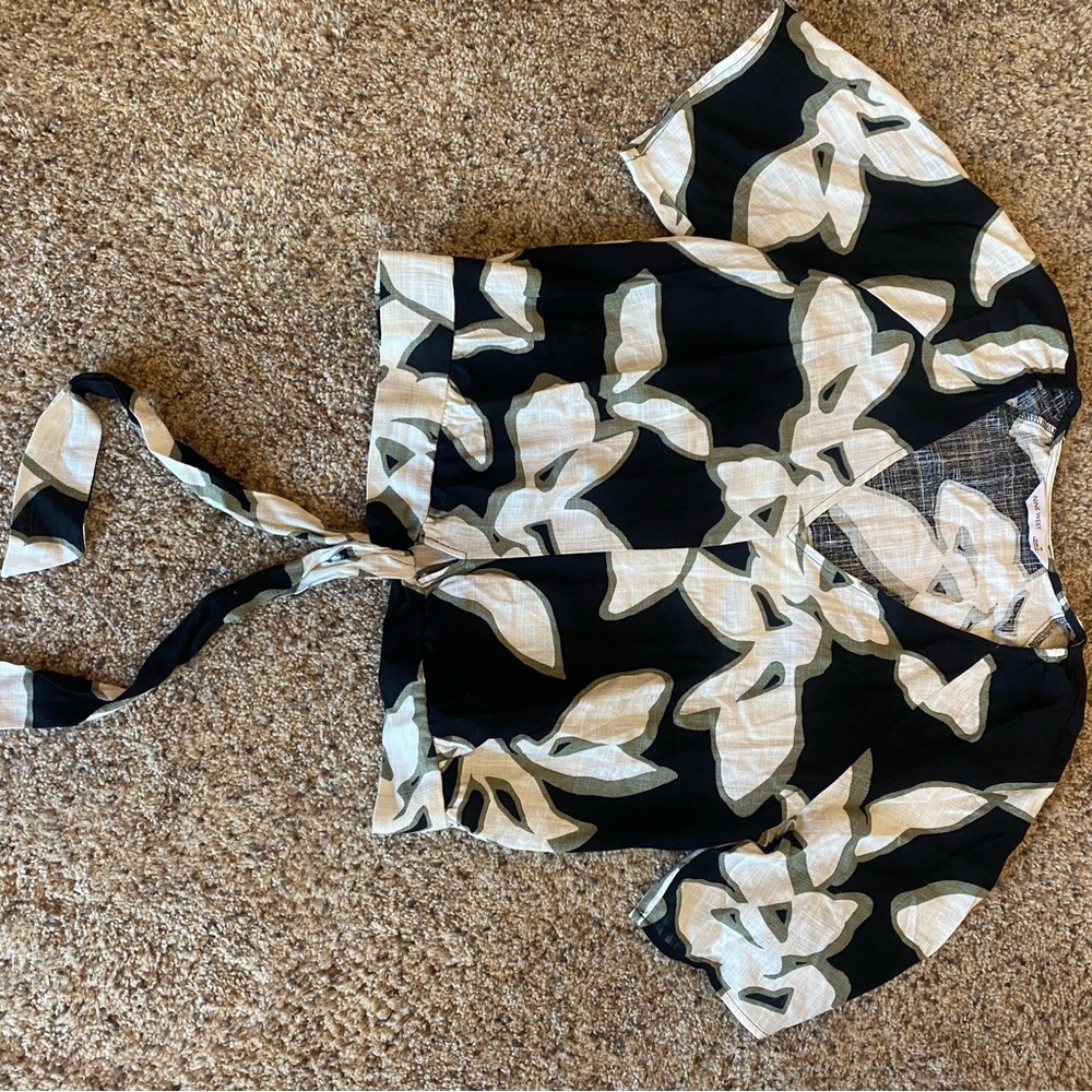 Nine West Black and Cream Leaf Print Blouse